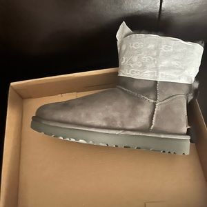 Size 6 UGG BAILEY BOW!!! BRAND NEW!!